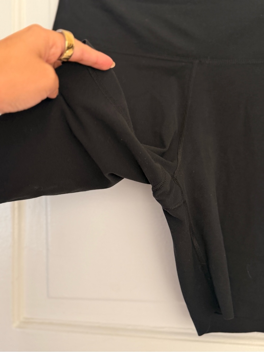 Nike zenvy Women's Black High-Waist Bike Shorts - Picture 4 of 5